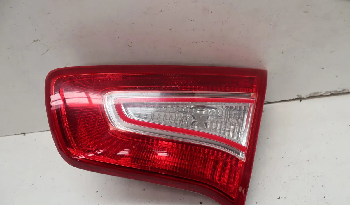 Feu arrière intérieur droit Kia SPORTAGE III (SL) 2.0 crdi awd (2010) occasion