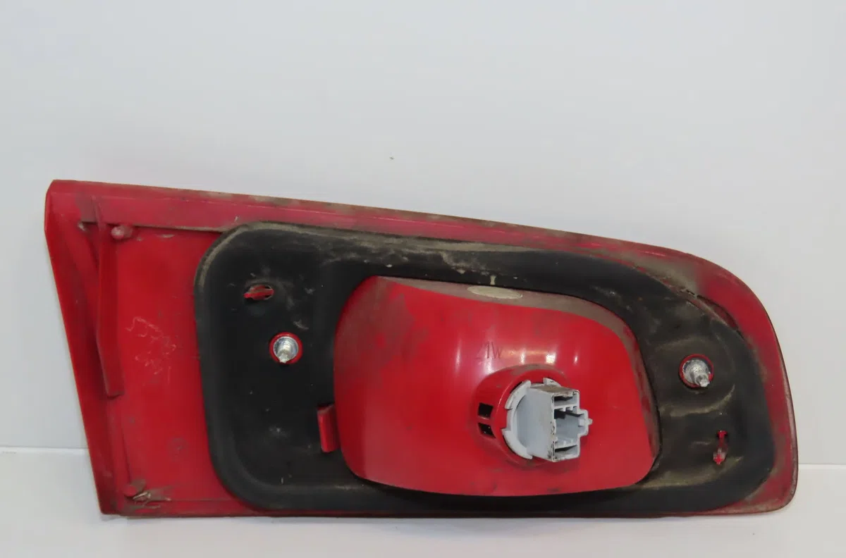 Feu arrière intérieur droit Mazda 2 (DY) 1.25 (dy3w) (2003-2007) occasion