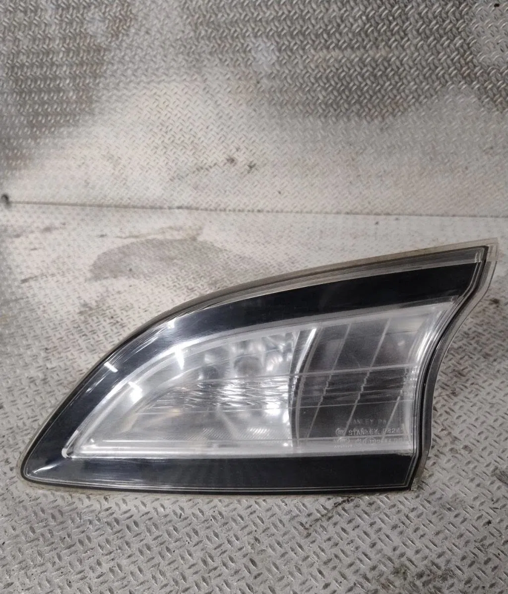 Feu arrière intérieur droit MAZDA 3 2  0 occasion