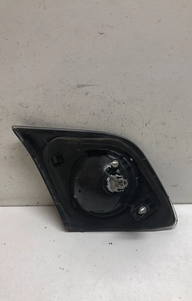 Feu arrière intérieur droit Mazda 3 (BK) 1.6 (bk14) (2003-2009) occasion