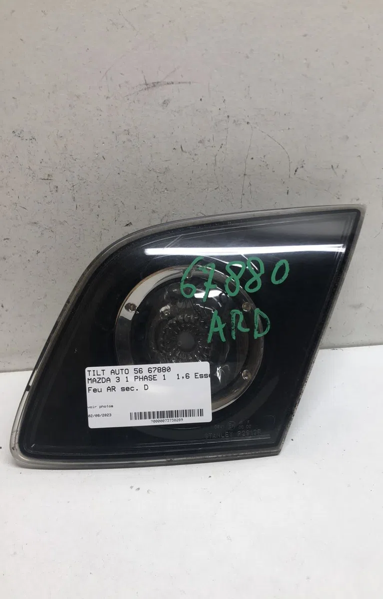 Feu arrière intérieur droit Mazda 3 (BK) 1.6 (bk14) (2003-2009) occasion