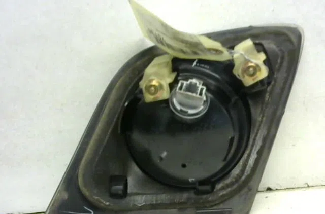 Feu arrière intérieur droit Mazda 3 (BK) 1.6 di turbo (2004-2009) occasion