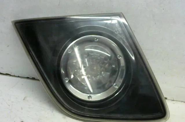 Feu arrière intérieur droit Mazda 3 (BK) 1.6 di turbo (2004-2009) occasion