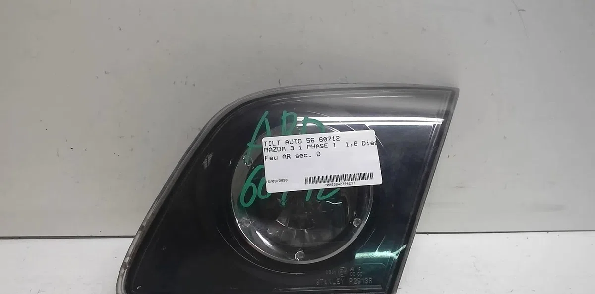 Feu arrière intérieur droit Mazda 3 (BK) 1.6 di turbo (2004-2009) occasion