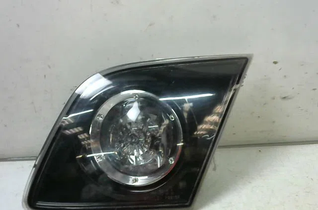 Feu arrière intérieur droit Mazda 3 (BK) 1.6 di turbo (2004-2009) occasion