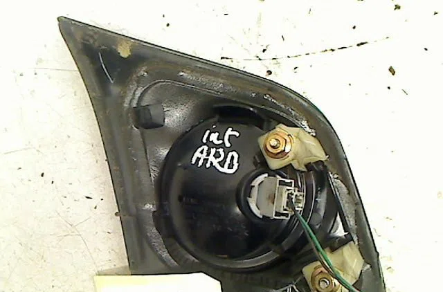 Feu arrière intérieur droit MAZDA MAZDA3 1.6 MZ CD - 110 occasion