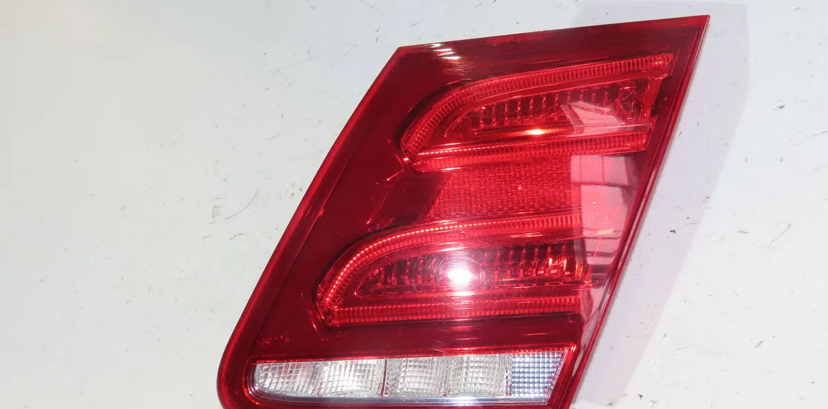 Feu arrière intérieur droit Mercedes-benz CLASSE E (W212) E 300 hybrid - bluetec hybrid (212.098) (2011-2016) occasion