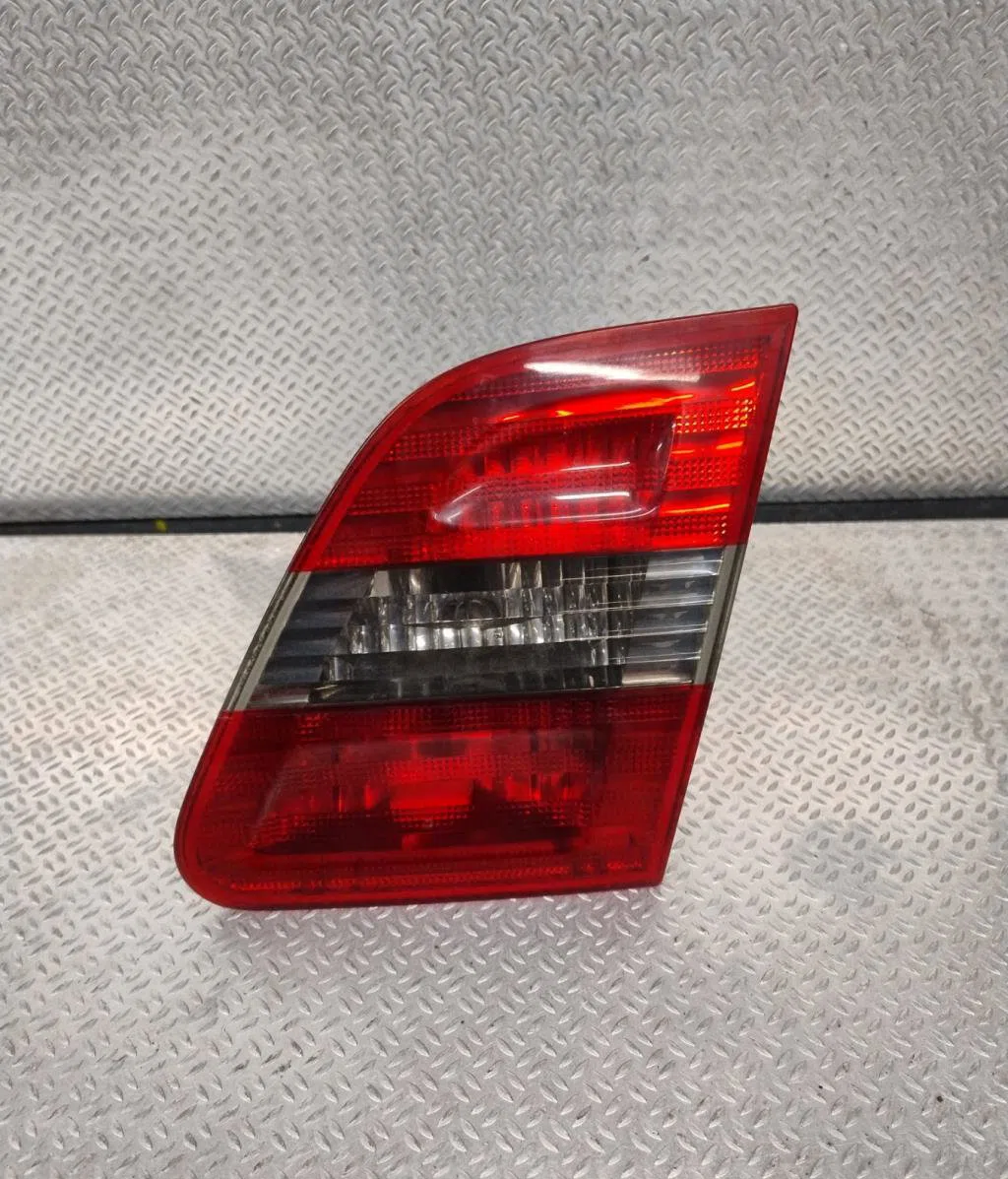 Feu arrière intérieur droit MERCEDES CLASSE B 245  CLASSE B 245 PHASE 1 occasion