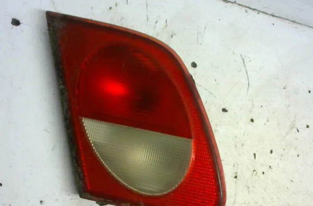 Feu arrière intérieur droit MERCEDES E290 occasion