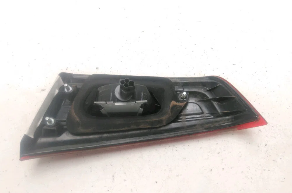 Feu arrière intérieur droit Mitsubishi ASX (GA_W_) 1.6 mivec (ga1w) (2010) occasion