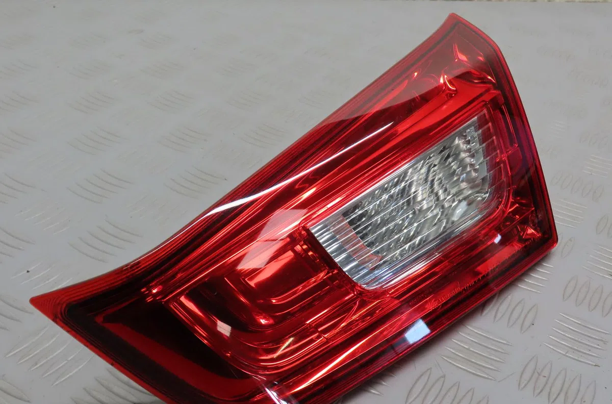 Feu arrière intérieur droit Mitsubishi ASX (GA_W_) 1.8 di-d (ga6w) (2010) occasion