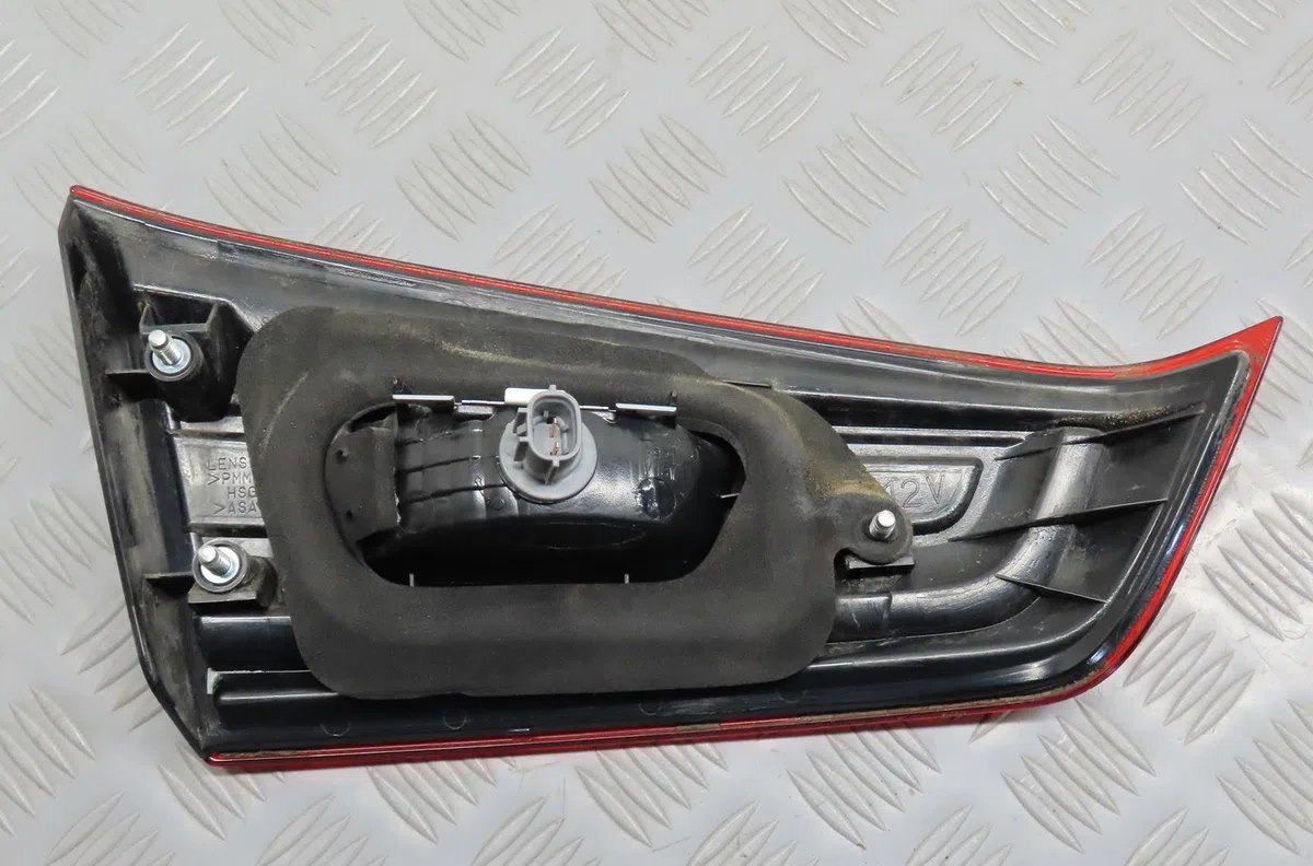 Feu arrière intérieur droit Mitsubishi ASX (GA_W_) 1.8 di-d (ga6w) (2010) occasion