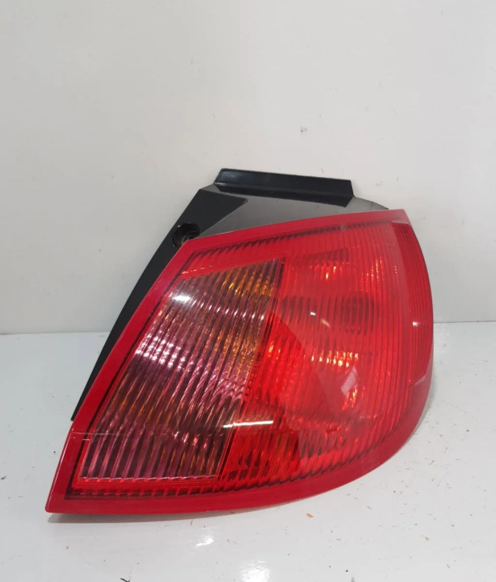 Feu arrière intérieur droit MITSUBISHI COLT 6 PHASE 1 occasion