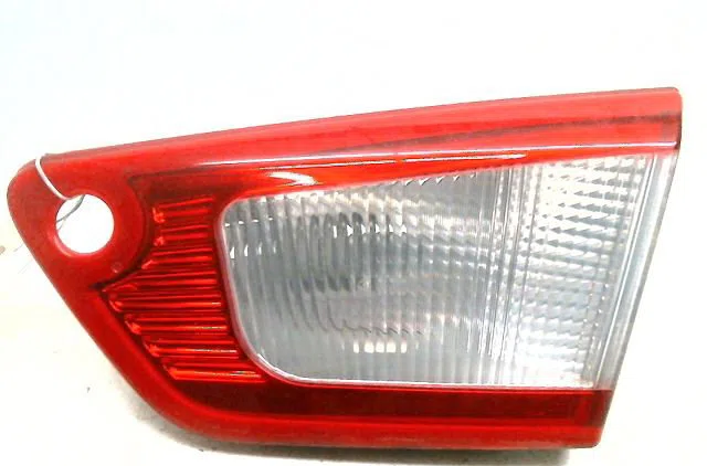 Feu arrière intérieur droit MITSUBISHI COLT occasion