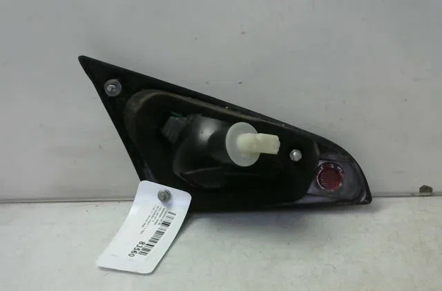 Feu arrière intérieur droit Mitsubishi COLT VI (Z3_A, Z2_A) 1.1 (z31a, z32a) (2004-2012) occasion