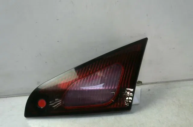 Feu arrière intérieur droit Mitsubishi COLT VI (Z3_A, Z2_A) 1.1 (z31a, z32a) (2004-2012) occasion