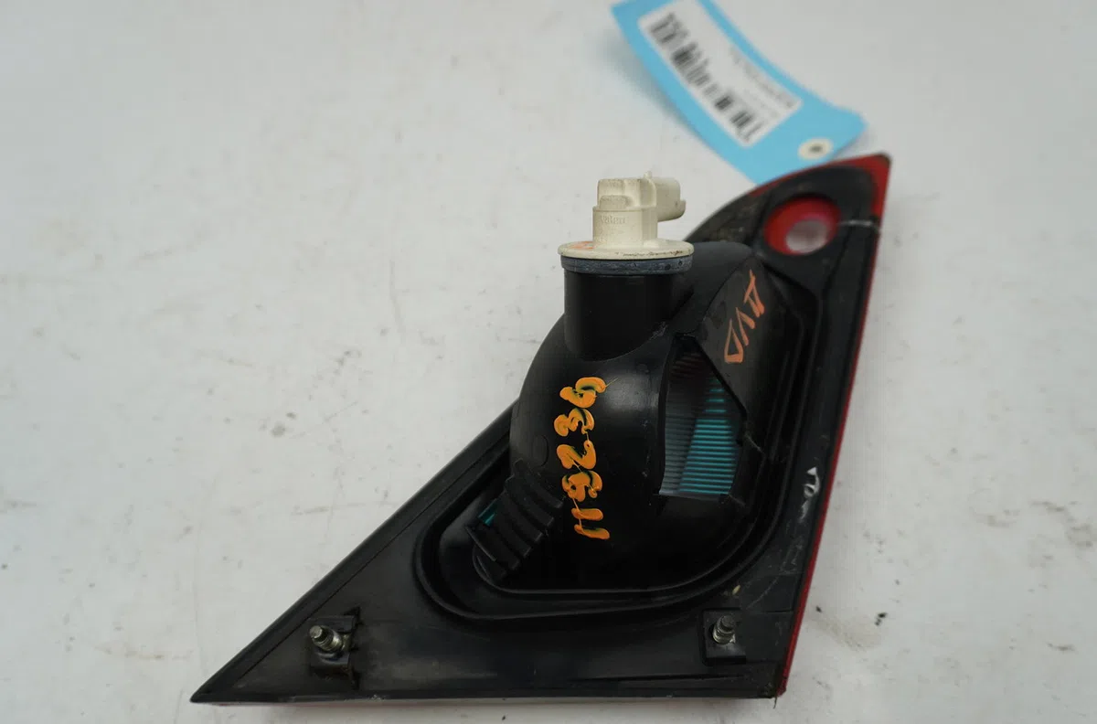Feu arrière intérieur droit Mitsubishi COLT VI (Z3_A, Z2_A) 1.3 (z21a) (2004-2012) occasion