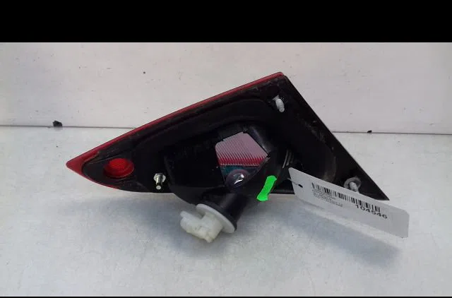 Feu arrière intérieur droit Mitsubishi COLT VI (Z3_A, Z2_A) 1.3 (z21a) (2004-2012) occasion