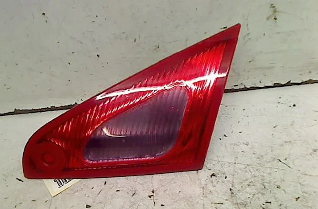 Feu arrière intérieur droit Mitsubishi COLT VI (Z3_A, Z2_A) 1.3 (z21a) (2004-2012) occasion