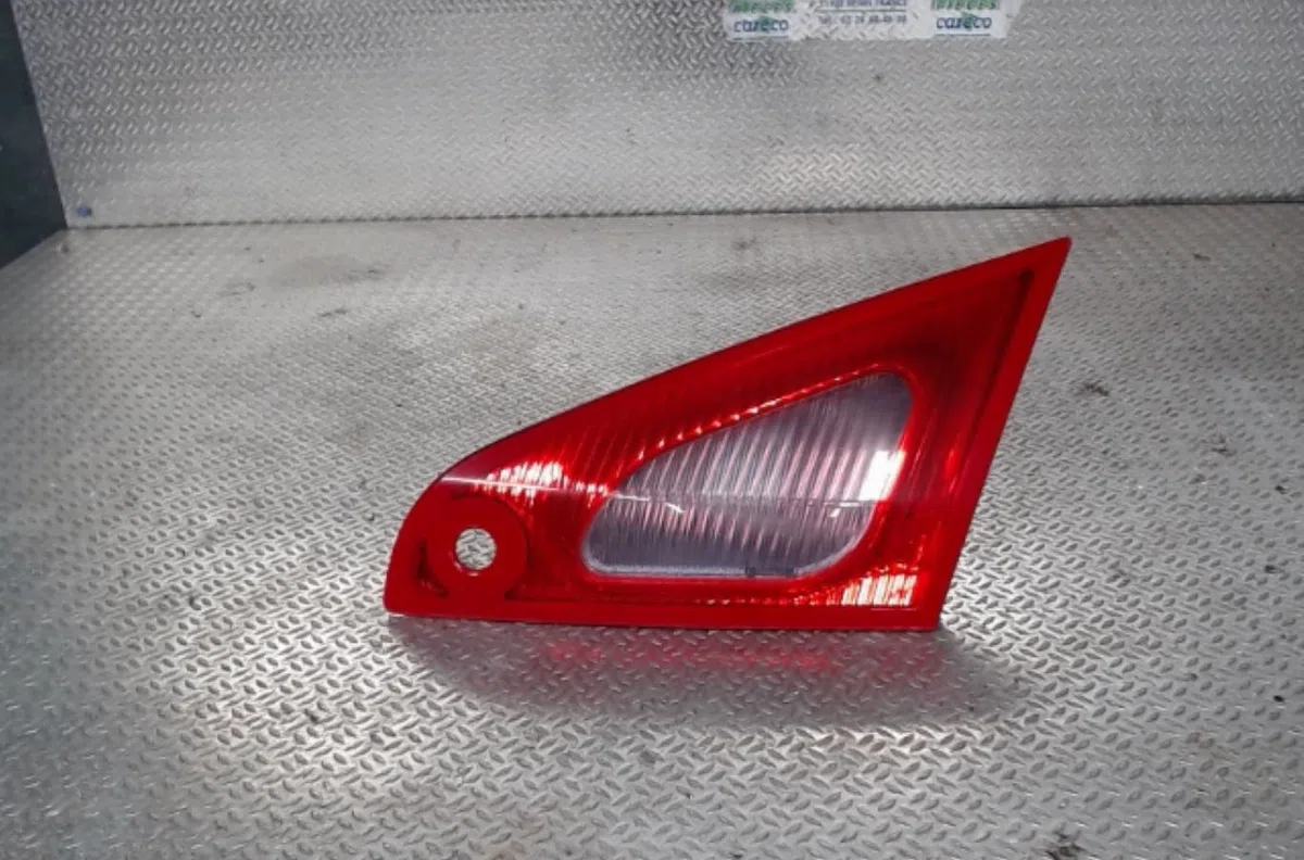 Feu arrière intérieur droit Mitsubishi COLT VI (Z3_A, Z2_A) 1.5 di-d (z39a) (2004-2012) occasion