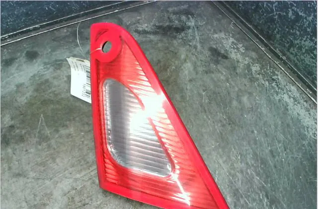 Feu arrière intérieur droit Mitsubishi COLT VI (Z3_A, Z2_A) 1.5 di-d (z39a) (2004-2012) occasion