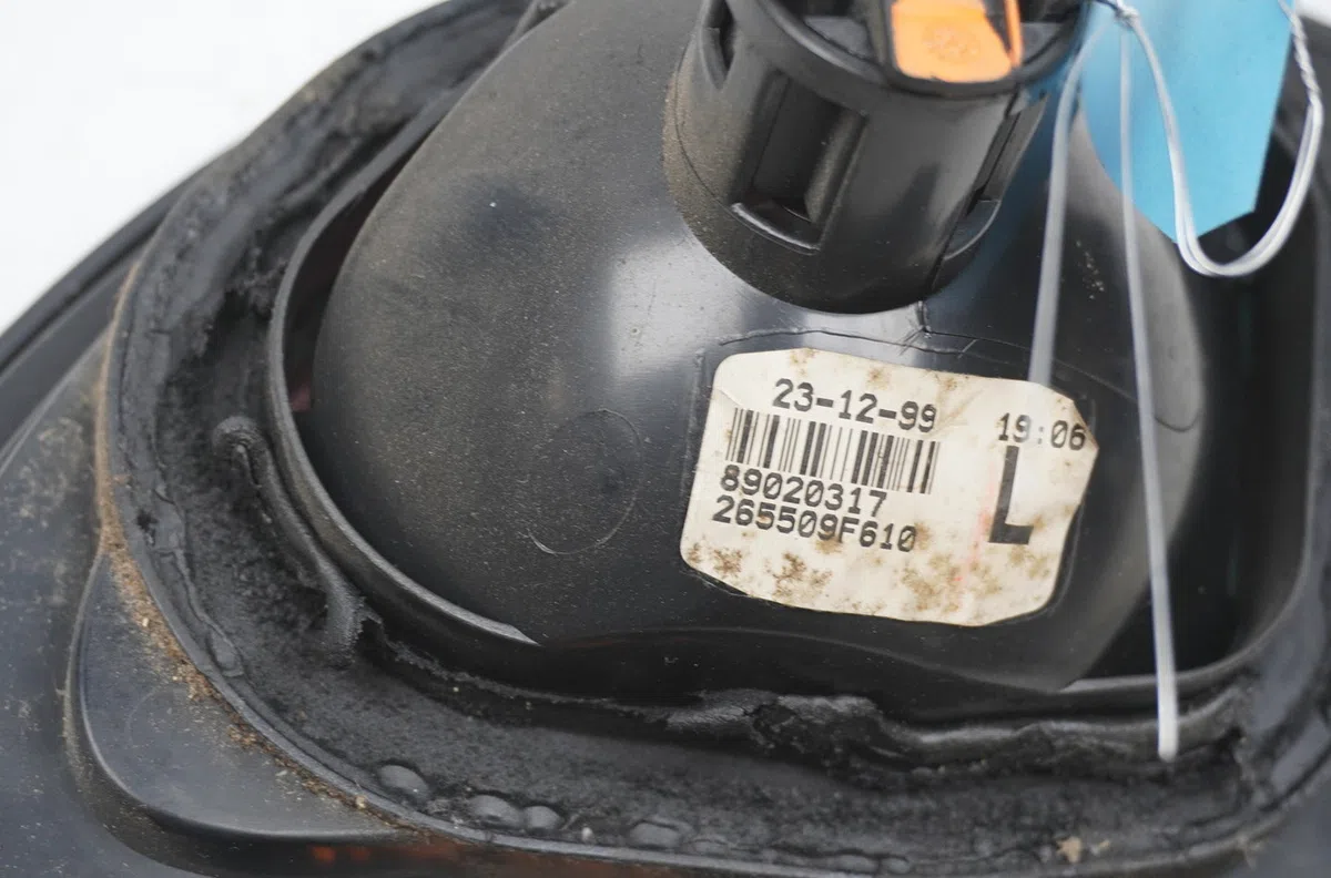 Feu arrière intérieur droit Nissan PRIMERA Hatchback (P11) 2.0 td (1996-2002) occasion