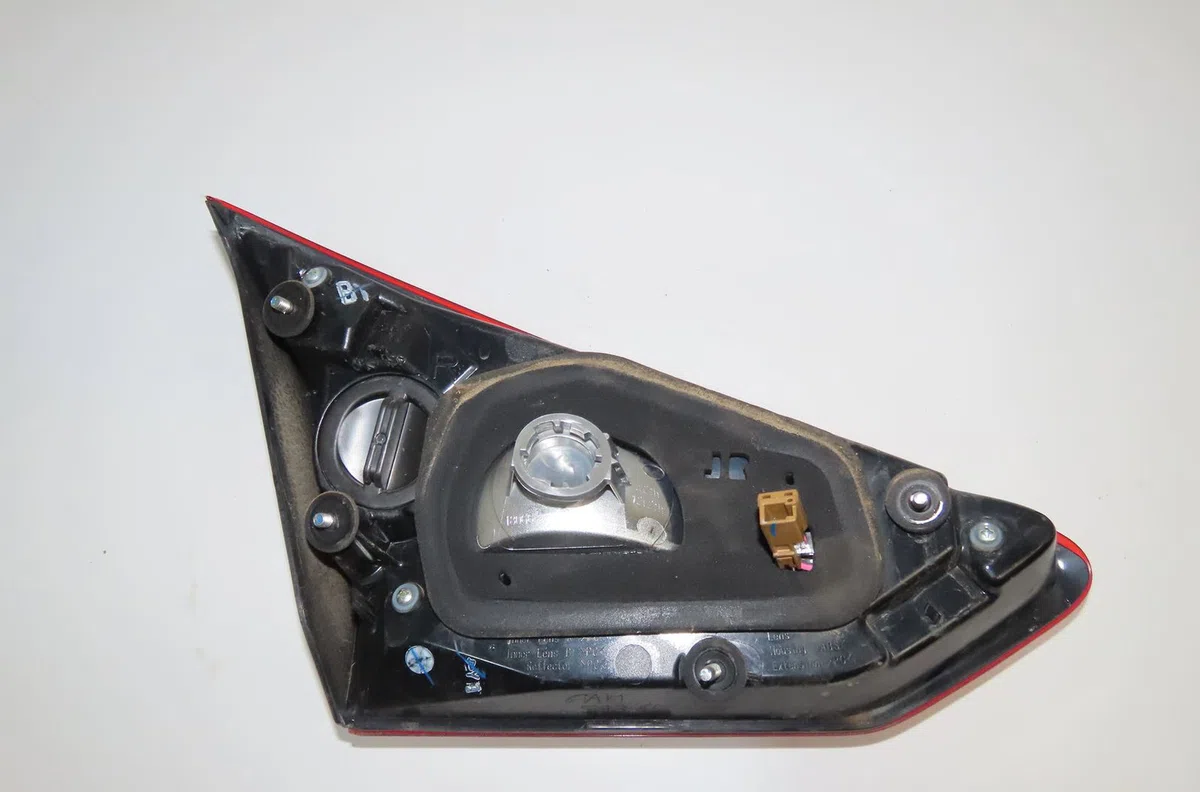 Feu arrière intérieur droit Nissan PULSAR 3-5 portes (C13) 1.2 dig-t (2014) occasion