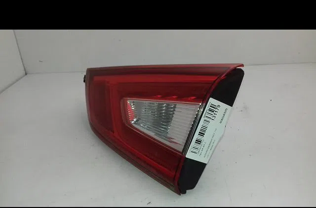 Feu arrière intérieur droit Nissan QASHQAI II SUV (J11, J11_) 1.2 dig-t (2013) occasion