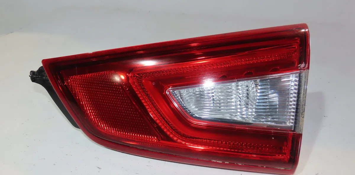 Feu arrière intérieur droit Nissan QASHQAI II SUV (J11, J11_) 1.5 dci (2013) 5 portes occasion