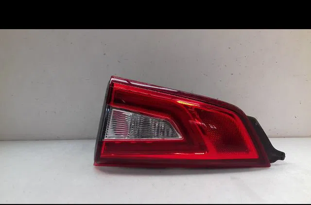 Feu arrière intérieur droit Nissan QASHQAI II SUV (J11, J11_) 1.6 dci (2013) occasion