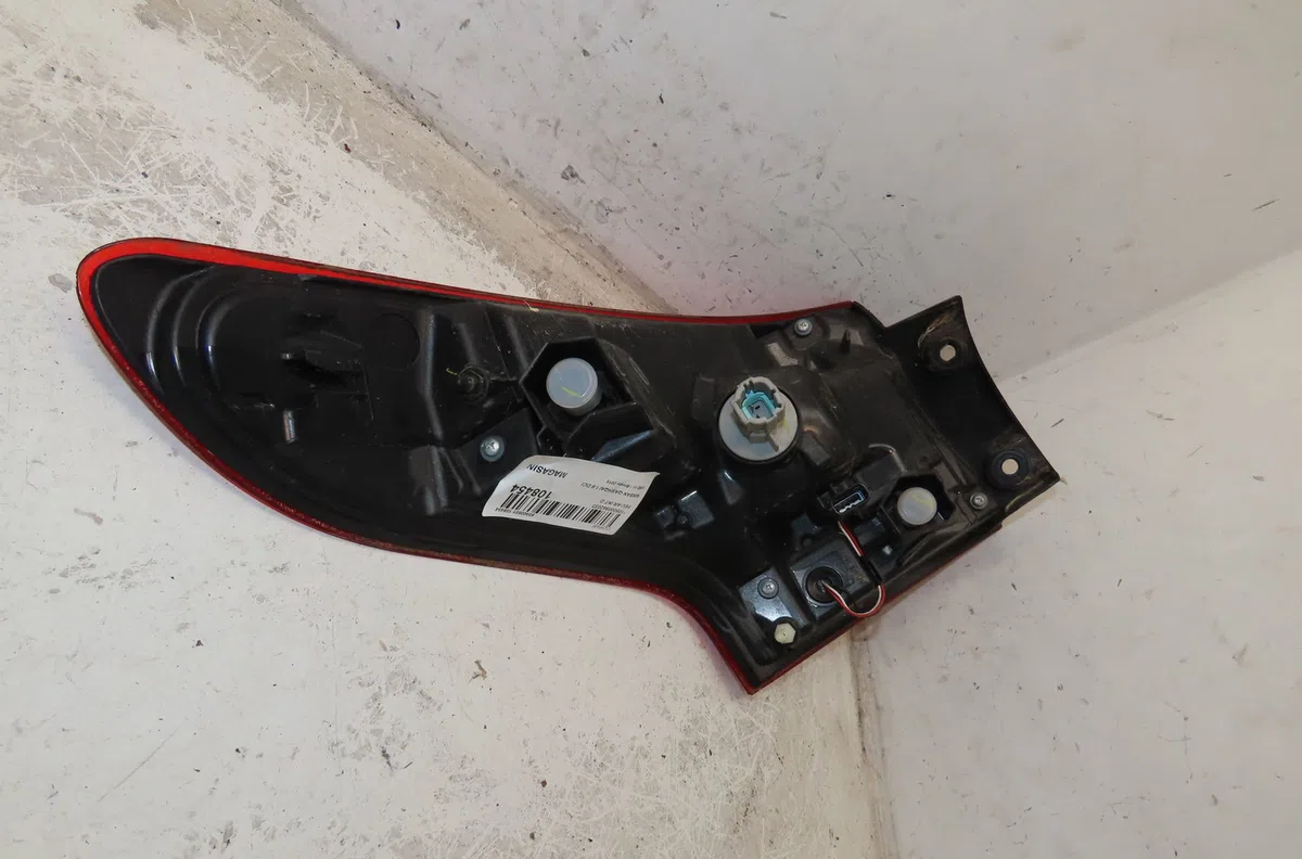 Feu arrière intérieur droit Nissan QASHQAI II SUV (J11, J11_) 1.6 dci (2013) occasion
