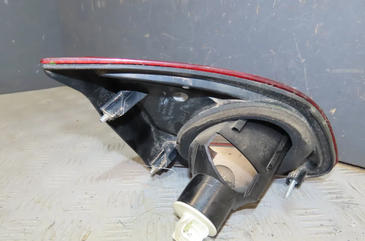 Feu arrière intérieur droit NISSAN QASHQAI occasion