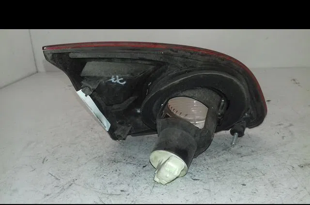 Feu arrière intérieur droit Nissan QASHQAI - QASHQAI 2 I (J10, NJ10, JJ10E) 1.5 dci (2010-2013) 5 portes occasion