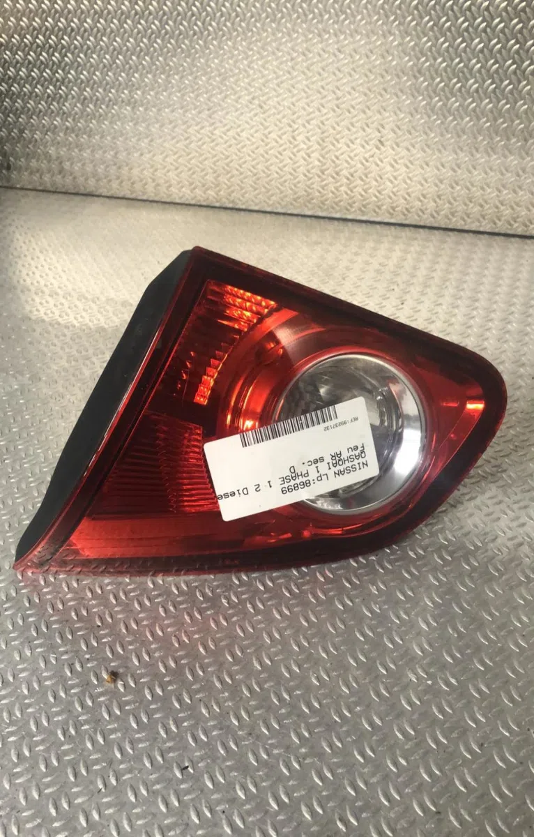 Feu arrière intérieur droit Nissan QASHQAI - QASHQAI 2 I (J10, NJ10, JJ10E) 2.0 dci (2007-2013) occasion