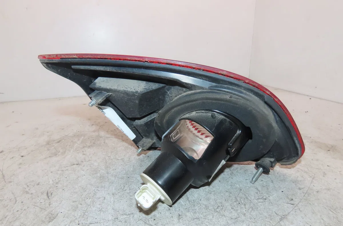 Feu arrière intérieur droit Nissan QASHQAI - QASHQAI 2 I (J10, NJ10, JJ10E) 2.0 traction intégrale (2007-2013) occasion
