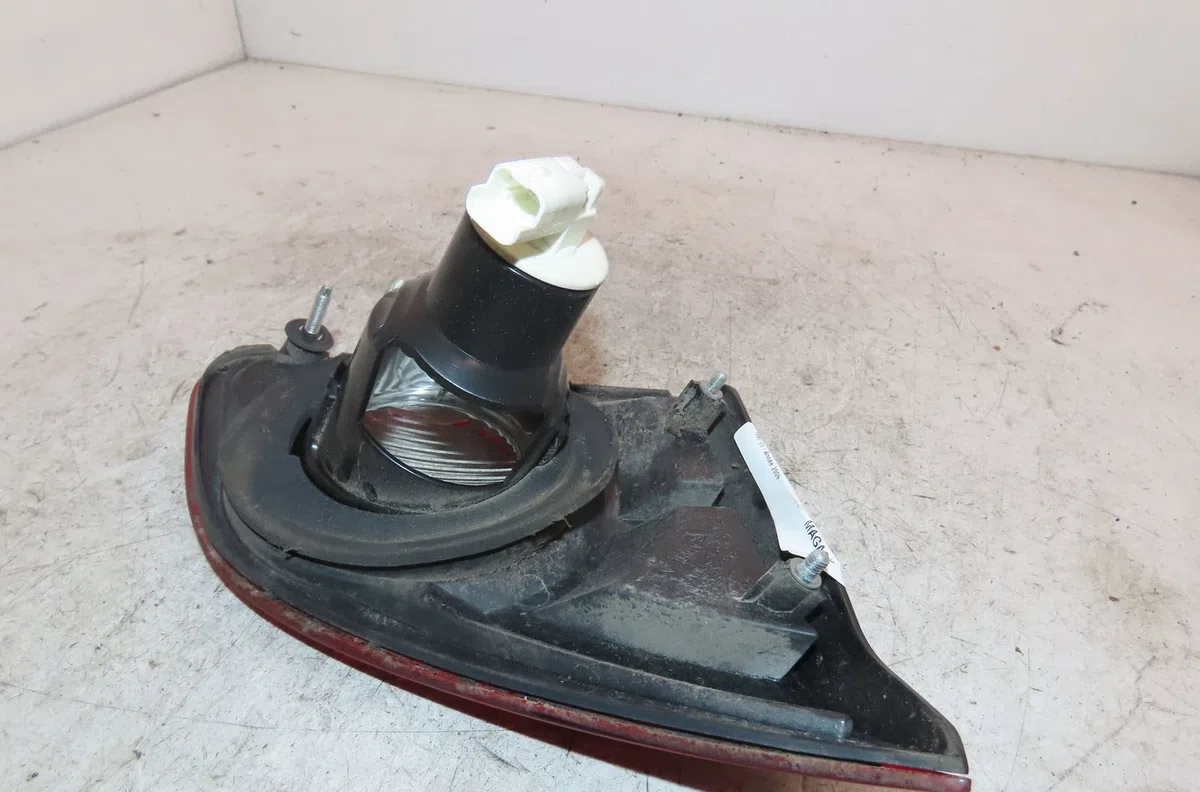 Feu arrière intérieur droit Nissan QASHQAI - QASHQAI 2 I (J10, NJ10, JJ10E) 2.0 traction intégrale (2007-2013) occasion