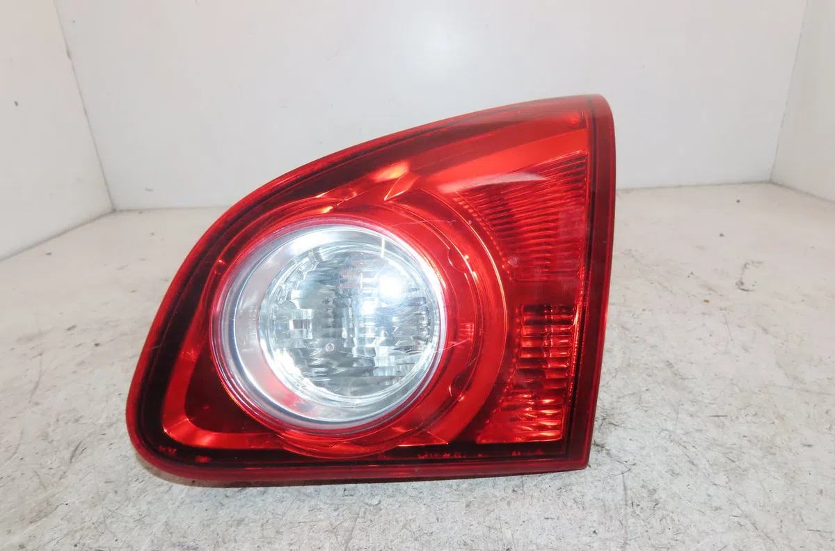 Feu arrière intérieur droit Nissan QASHQAI - QASHQAI 2 I (J10, NJ10, JJ10E) 2.0 traction intégrale (2007-2013) occasion