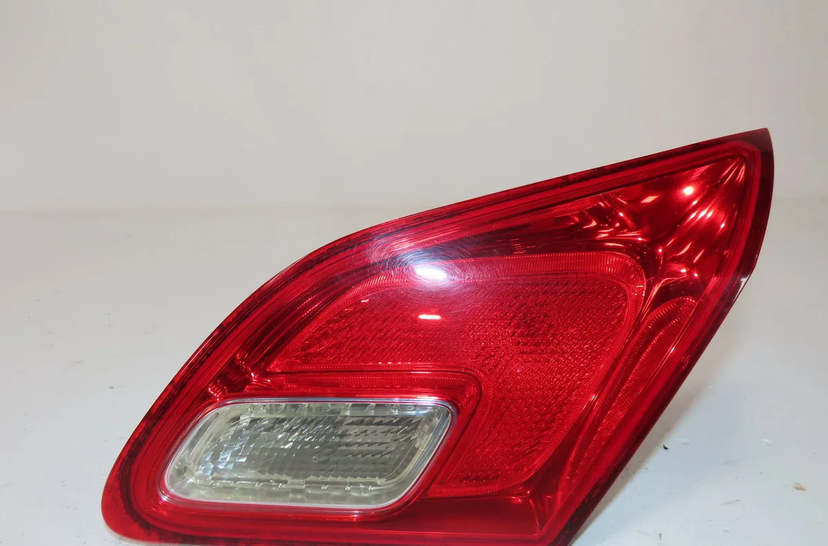 Feu arrière intérieur droit Opel ASTRA H CLASSIC 3-5 portes (A04) 1.7 cdti (l48) (2009) occasion