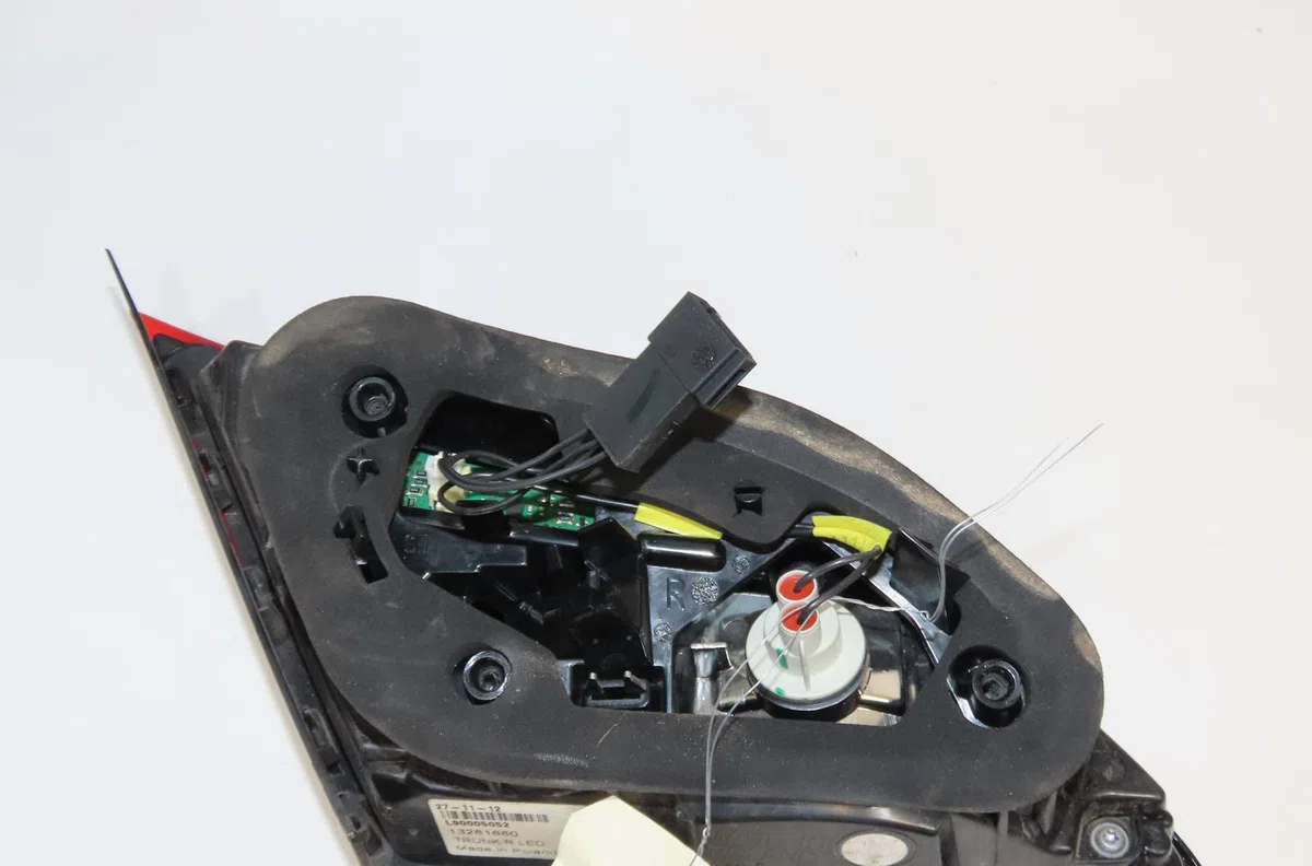 Feu arrière intérieur droit Opel ASTRA J GTC 2.0 cdti (08) (2011-2015) occasion