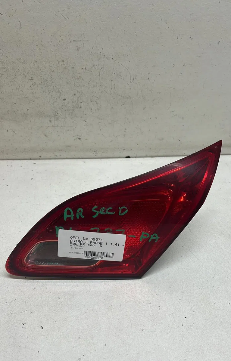 Feu arrière intérieur droit Opel ASTRA J (P10) 1.4 (68) (2009-2015) occasion