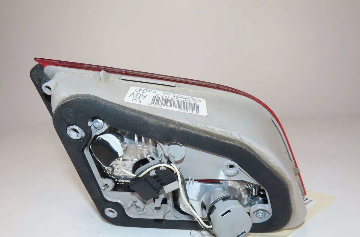 Feu arrière intérieur droit Opel ASTRA J Sports Tourer (P10) 1.6 cdti (35) (2013-2015) occasion