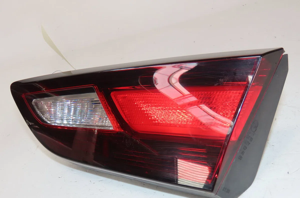 Feu arrière intérieur droit Opel ASTRA K (B16) 1.4 turbo (68) (2015) occasion