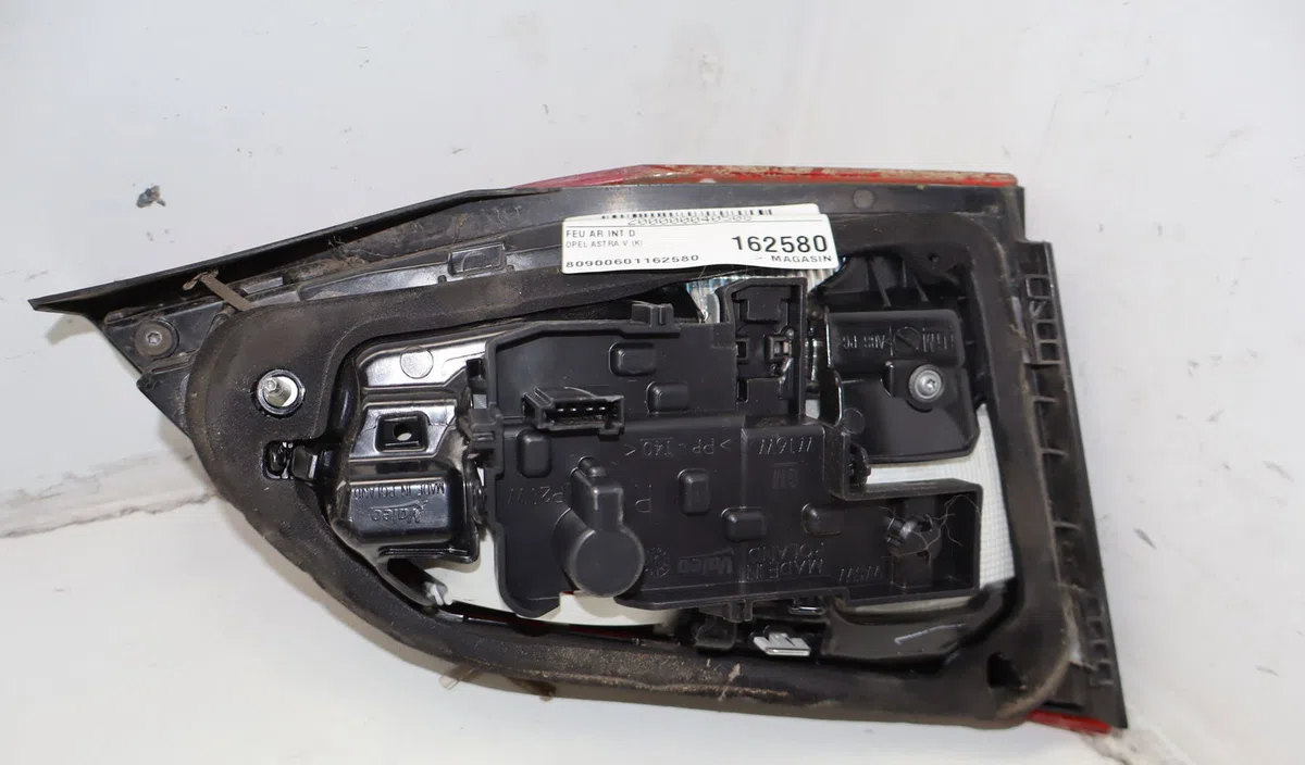 Feu arrière intérieur droit Opel ASTRA K Sports Tourer (B16) 1.6 cdti (35) (2015) occasion