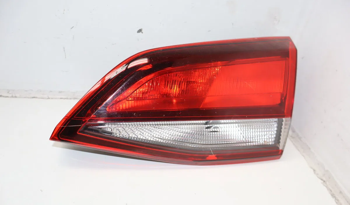 Feu arrière intérieur droit Opel ASTRA K Sports Tourer (B16) 1.6 cdti (35) (2015) occasion