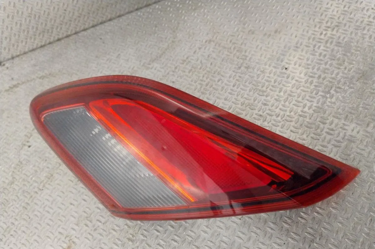 Feu arrière intérieur droit OPEL CORSA E  CORSA E occasion