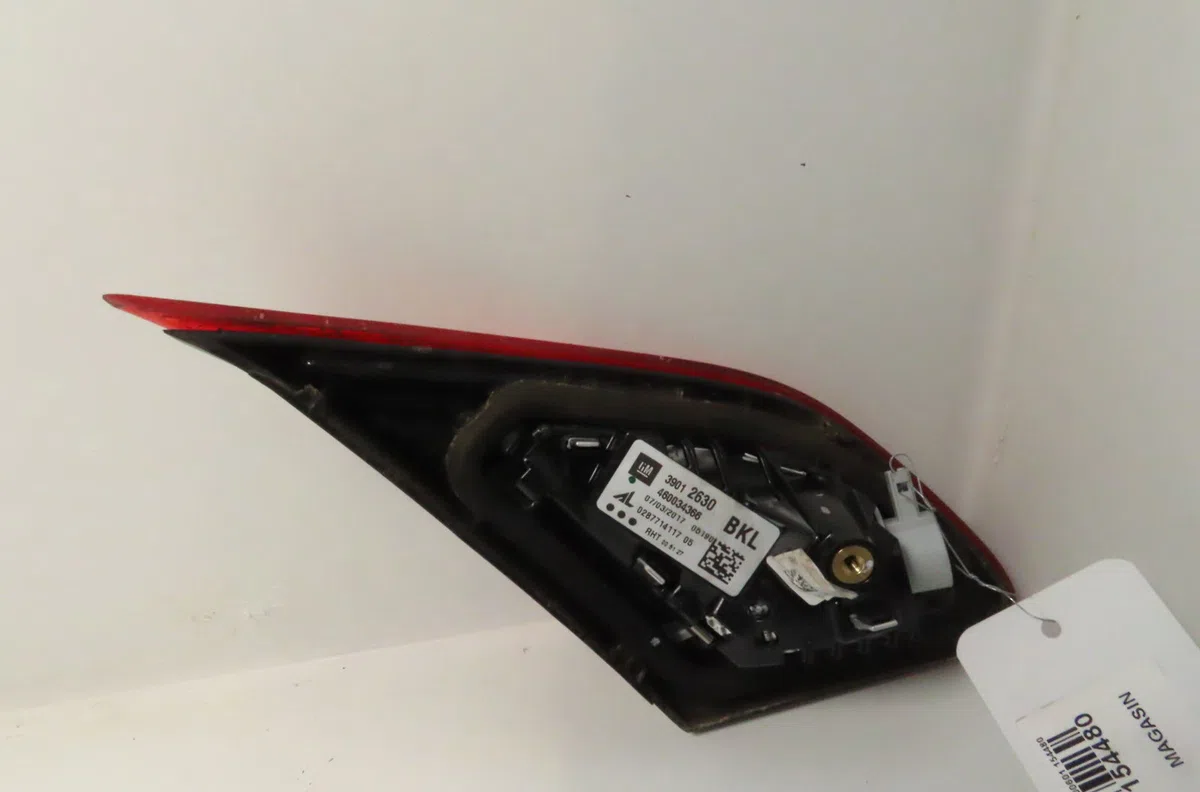 Feu arrière intérieur droit Opel CORSA E (X15) 1.4 (08, 68) (2014) occasion