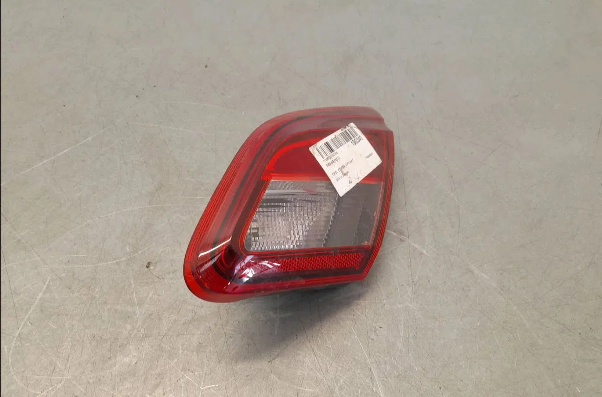 Feu arrière intérieur droit Opel CORSA E (X15) 1.4 turbo (08, 68) (2014-2019) occasion