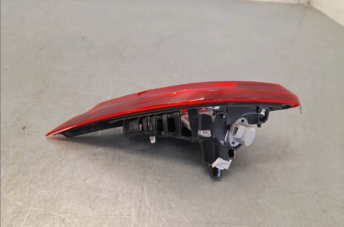 Feu arrière intérieur droit Opel CORSA E (X15) 1.4 turbo (08, 68) (2014-2019) occasion