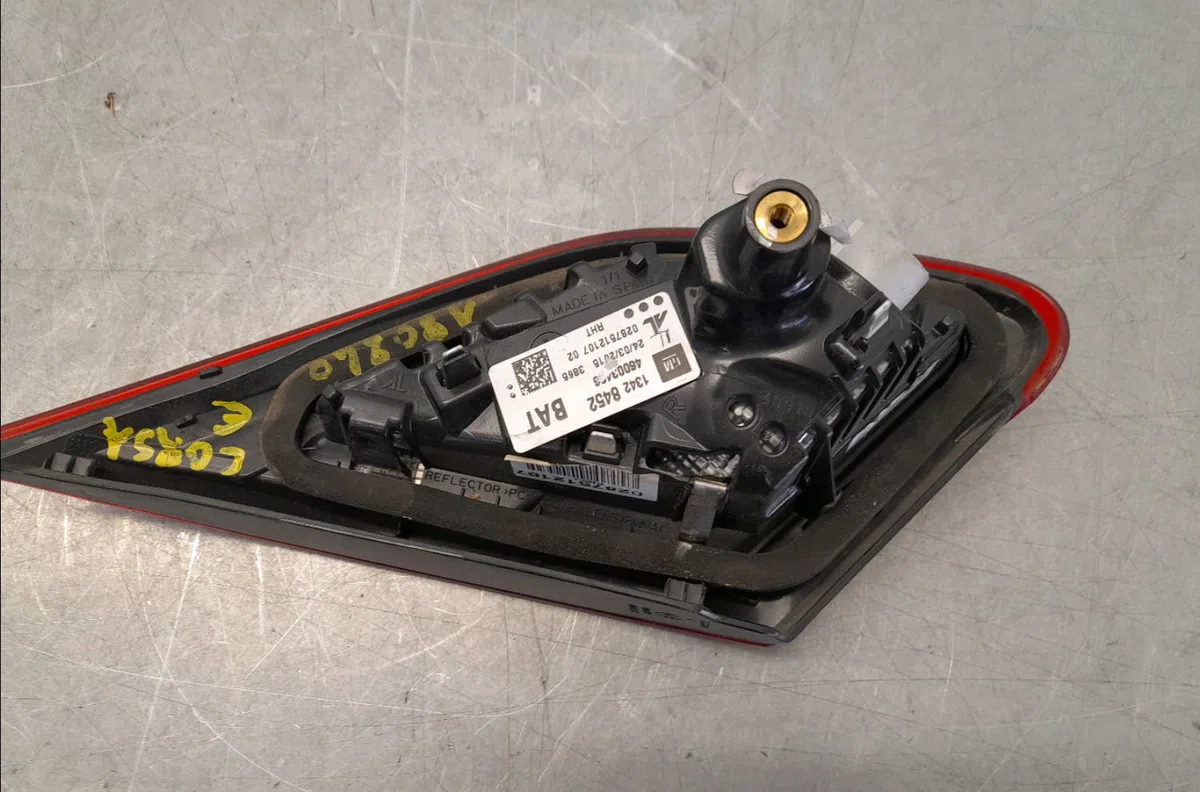 Feu arrière intérieur droit Opel CORSA E (X15) 1.4 turbo (08, 68) (2014-2019) occasion