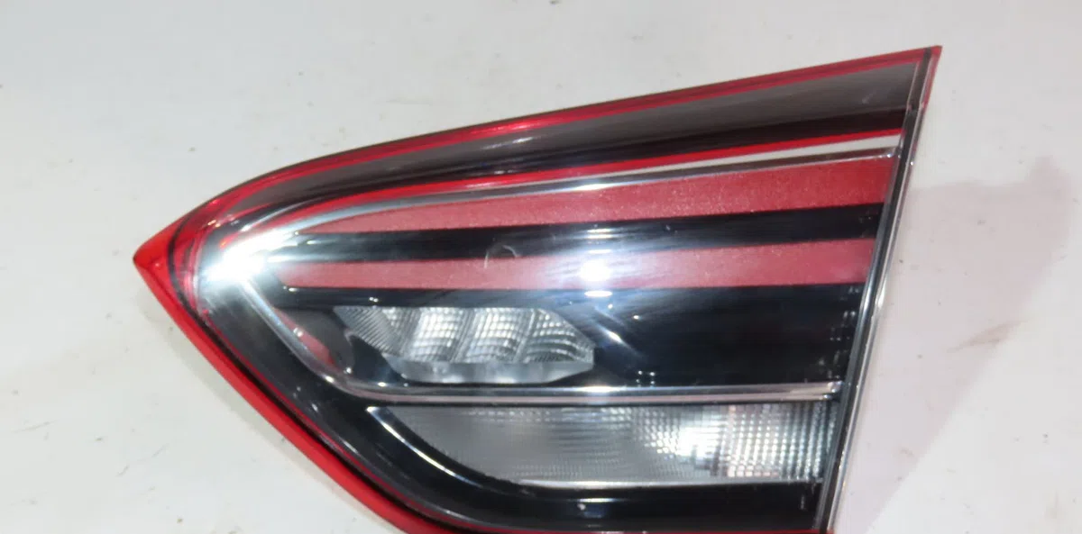 Feu arrière intérieur droit Opel CROSSLAND X - CROSSLAND (P17, P2QO) 1.2 (75) (2017) occasion